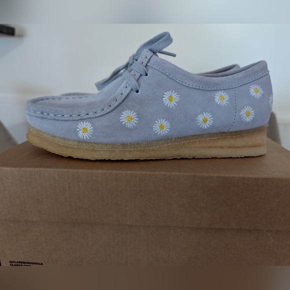 Clarks Wallabee Daisy Suede Shoes - Picture 5 of 7